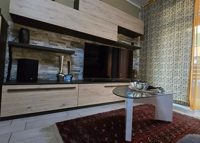 VARESE PRIME - Air Conditioning, 2 Baths, 2 Parking, City Centre, 200mt Villa Esengrini Montalbano, NO Keybox