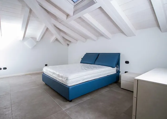 Lake Como Apartments